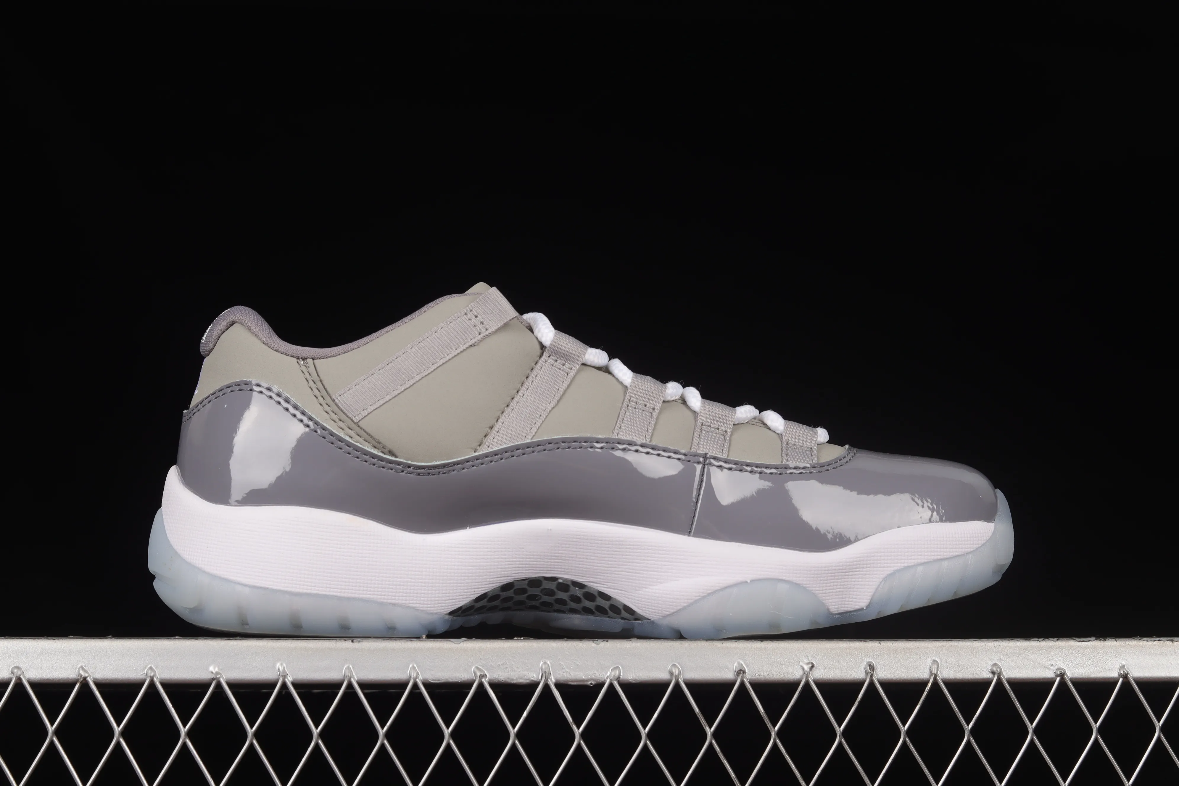 All categories Air Jordan Jordan series basketball shoes Air Jordan 11 #ZG version Air Jordan 11 Low Bred AJ11 Joe 11 new cool gray first layer genuine carbon low-top basketball shoes 528896-003